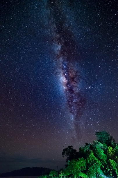 Vía Láctea desde las remotas islas Togian, Indonesia
 - Foto, Imagen