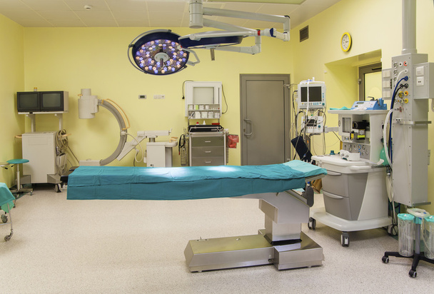 Sala de operações em hospital público
 - Foto, Imagem