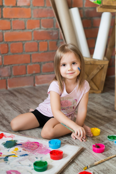 Krásná holčička - ruský malý foto model - růžové tričko - úsměv - Art - Draw - Tikhomirova Veronika - Fotografie, Obrázek