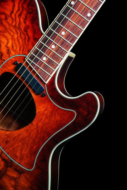 Close-up de guitarra acústica, vista frontal
. - Foto, Imagem