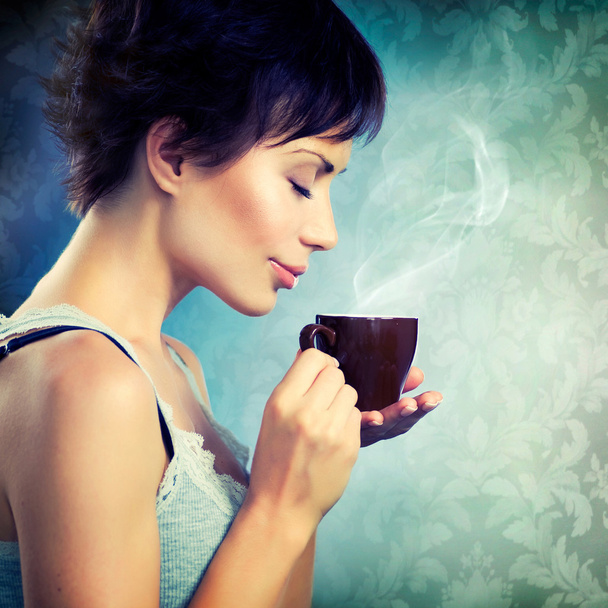 Beauty Girl With Cup of Coffee - 写真・画像