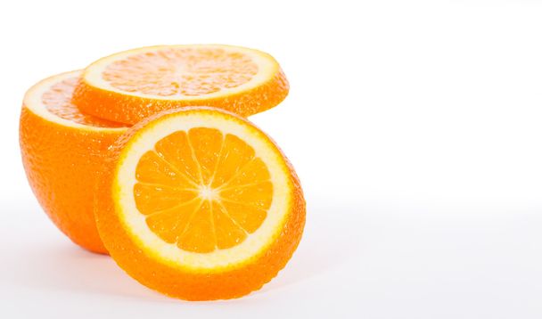 Rodajas de naranja aisladas en el camino de recorte blanco
 - Foto, imagen