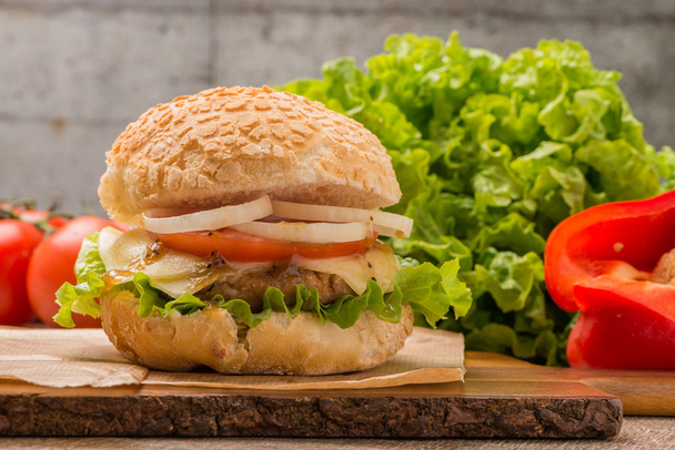 自家製野菜のハンバーガー - 写真・画像