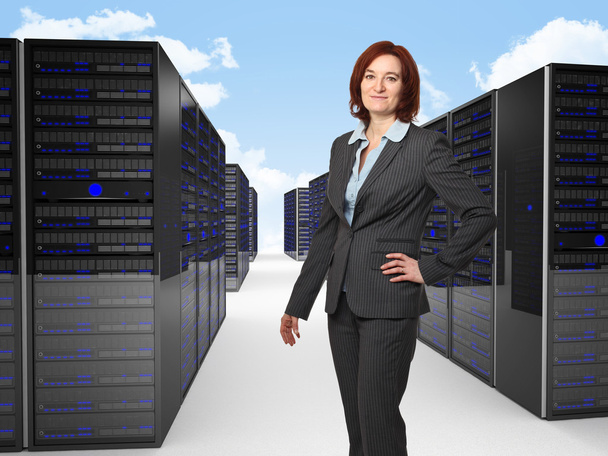 Женщина и сервер
 - Фото, изображение