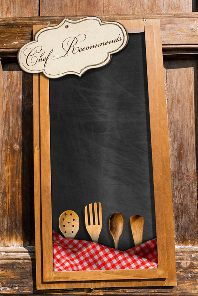 Chef-kok beveelt - schoolbord met keukengerei - Foto, afbeelding