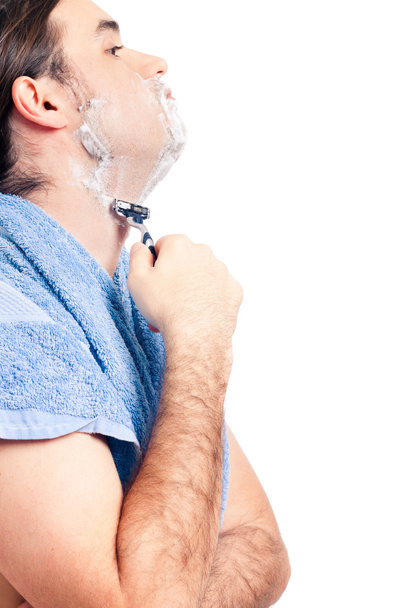 Молодой человек бреется
 - Фото, изображение