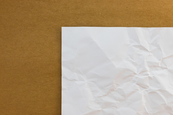 White zmięty papier na drewno papier tło tekstura tło st - Zdjęcie, obraz