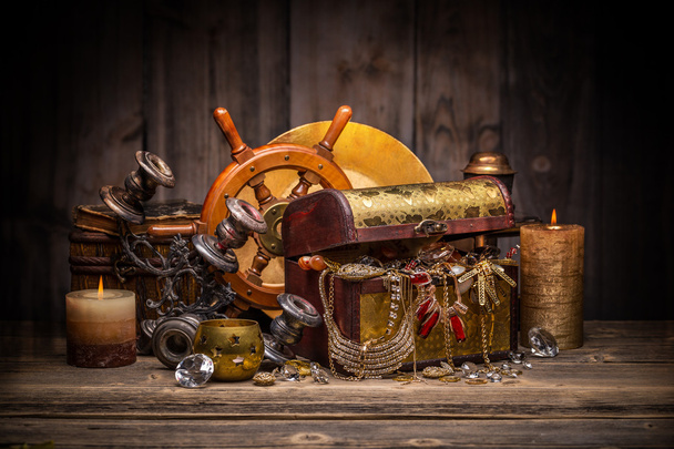 Composition of treasure chest - Foto, afbeelding