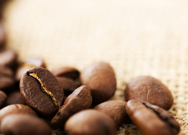 コーヒー豆。選択的焦点 - 写真・画像