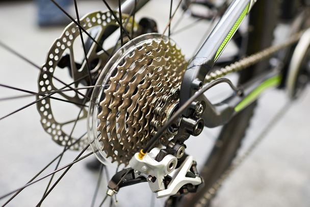 Carriage with chain rear wheel sports mountain bike - Foto, Bild