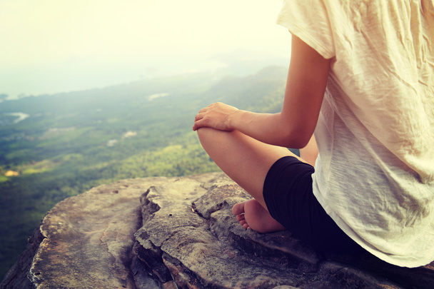 Yoga kadın Mountain  - Fotoğraf, Görsel