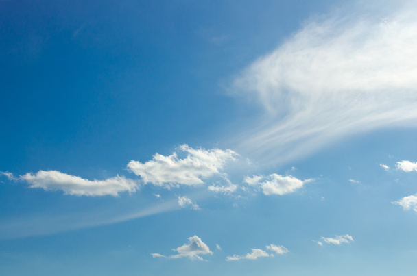 sininen taivas pilvien kanssa - Valokuva, kuva
