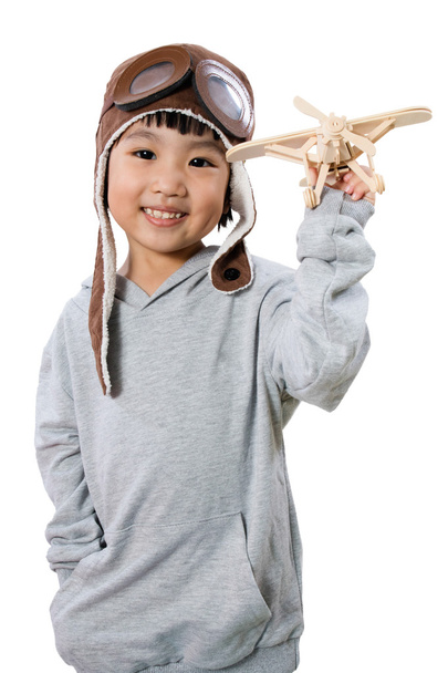 asiático poco china chica jugando con juguete avión
 - Foto, imagen