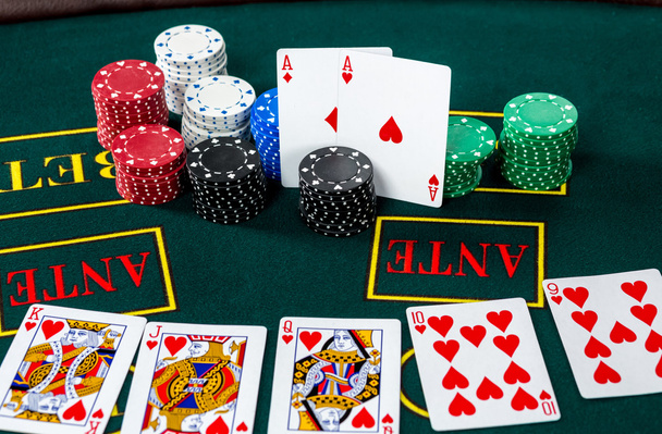 Juego de póker. Fichas y tarjetas
 - Foto, imagen