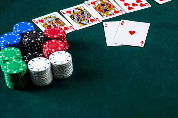 Poker hrát. Čipy a karty - Fotografie, Obrázek