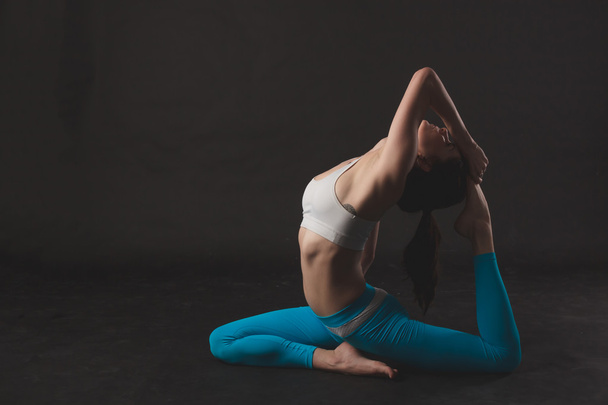 Beautiful sporty yogi girl practices yoga asana - Fotografie, Obrázek