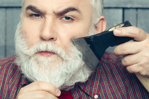 Old man shaving with axe - Φωτογραφία, εικόνα