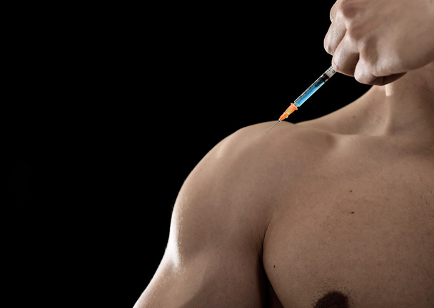 young body building sportsman using steroids for increasing sport and athletic  performance injecting syringe shoulder - Zdjęcie, obraz