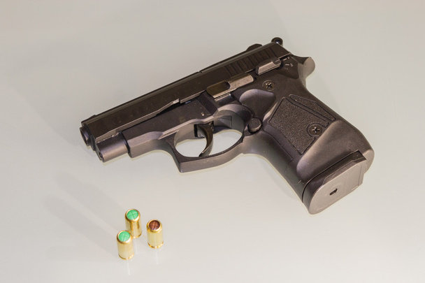 9 mm kaliber egyéni mérkőzés minőségű fekete színű automata pisztoly gun - Fotó, kép