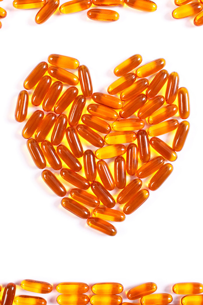 Heart shaped medical pills and capsules on white background, health care concept - Foto, immagini
