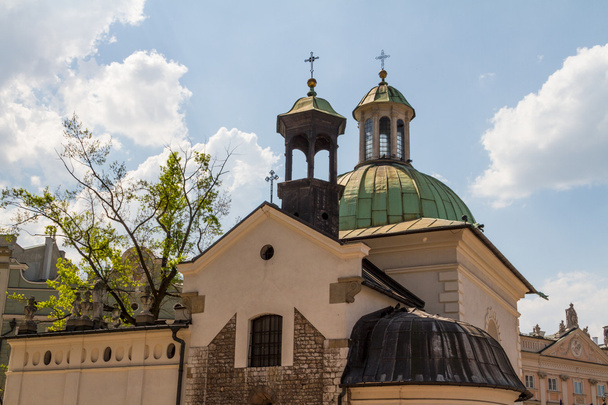 Iglesia de Santiago en la Plaza Principal de Cracovia, Polonia
 - Foto, Imagen