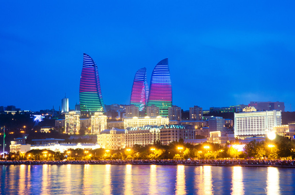 Baku Azerbajdzsán a Kaszpi-tengeri éjszakai fénykép - Fotó, kép