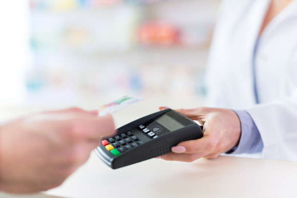Paying in the Pharmacy - Zdjęcie, obraz