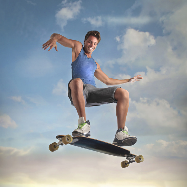 Smiling young man skateboarding - Фото, зображення