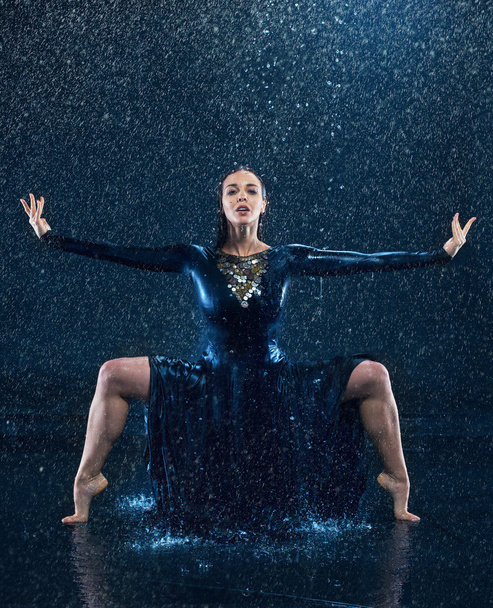 The young beautiful modern dancer dancing under water drops - Photo, image