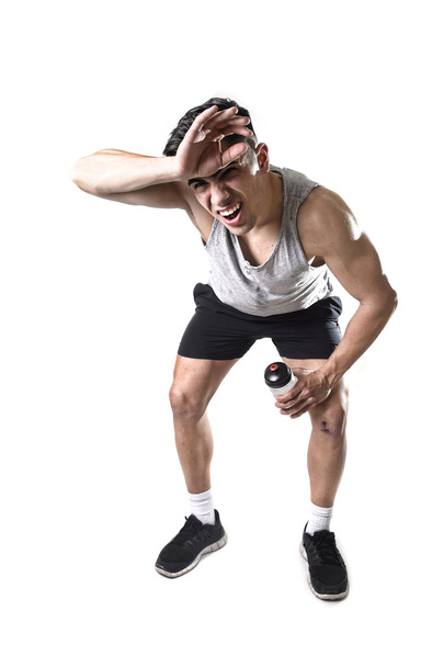  çekici spor adam yorgun ve yorgun ıslak ve zor eğitim egzersiz sonrası terli - Fotoğraf, Görsel