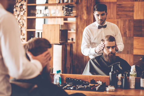 young bearded man with hairdresser - Foto, immagini