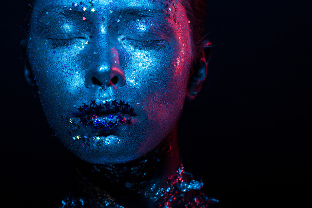 Blue and red light beauty photo! - 写真・画像