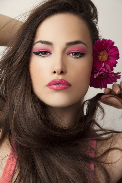 beautiful woman portrait with flowers - Foto, Imagen