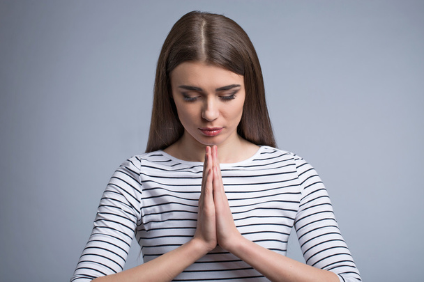 Beautiful girl praying - Valokuva, kuva