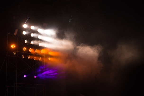torre di effetti luminosi in sala da concerto - Foto, immagini