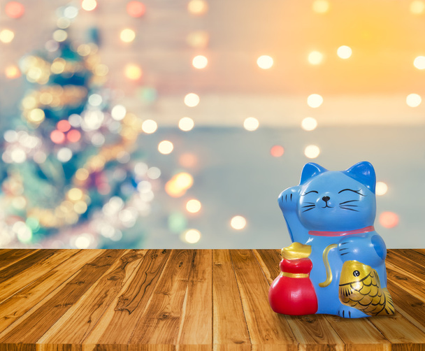 şanslı kedi banka ile Noel arka plan, savi için başlama zamanı - Fotoğraf, Görsel