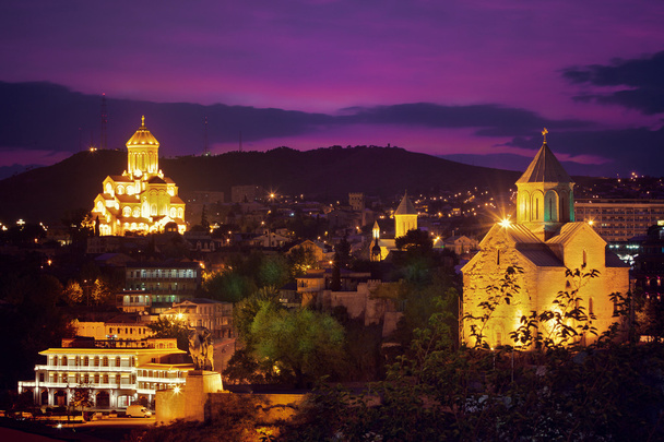 Auringonnousu Tbilisissä
. - Valokuva, kuva