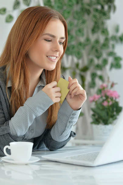 Young woman communicating via laptop - Фото, зображення