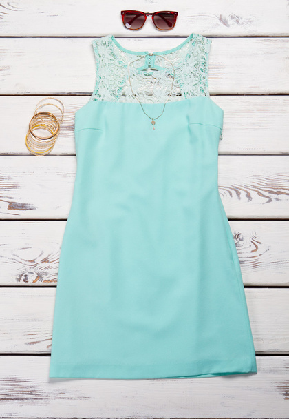 Голубое платье и браслет
. - Фото, изображение