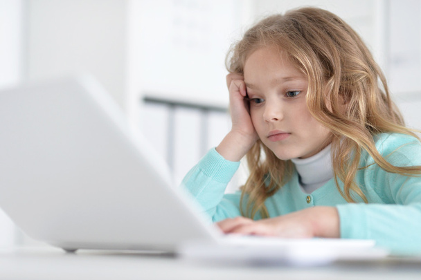 Little girl using computer - Foto, imagen