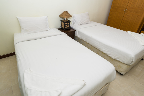 Simple hotel bedroom - Foto, Imagem