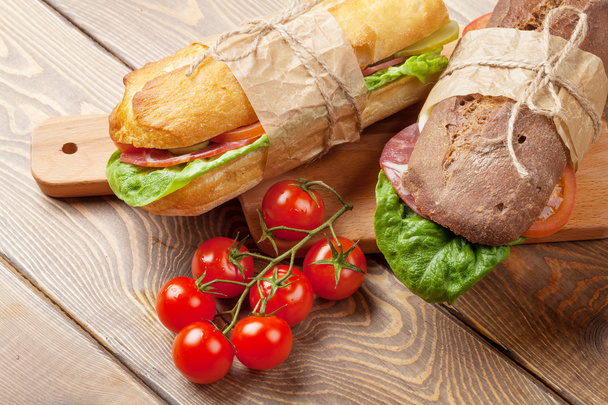 Два бутерброди з салатом, шинкою, сиром
 - Фото, зображення