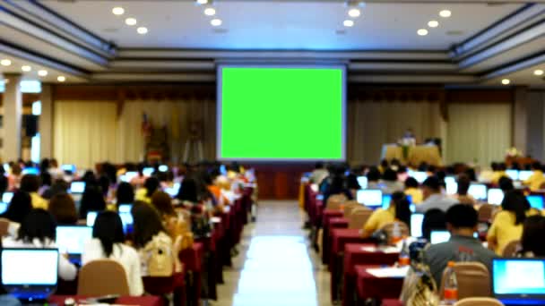 Pusty ekran zielony zestaw przed salą konferencyjną. - Materiał filmowy, wideo