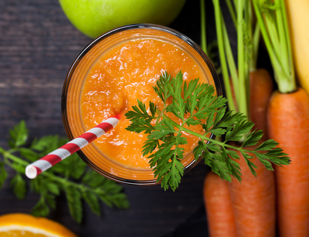 Carrot orange smoothie. - Zdjęcie, obraz