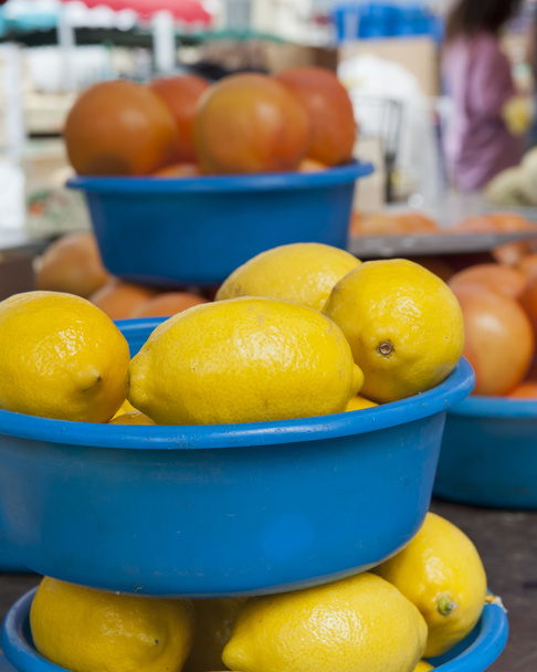 λεμόνια στην αγορά του Σαββάτου - Φωτογραφία, εικόνα