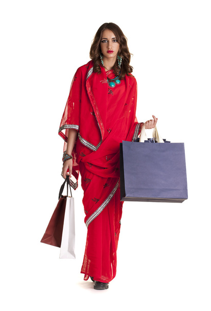 Shopping. Fashion brunette woman in red sari - Foto, imagen