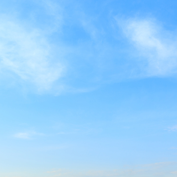 Kirkas sininen taivas - Valokuva, kuva