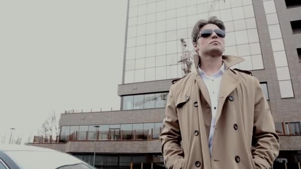 A man in a coat and sunglasses - Footage, Video