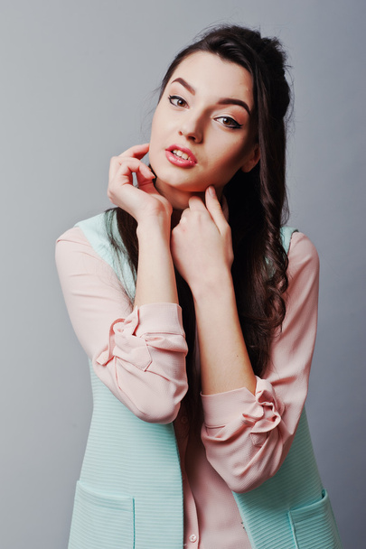 Close up face portrait of young brunette girl wearing in pink bl - Foto, Imagem