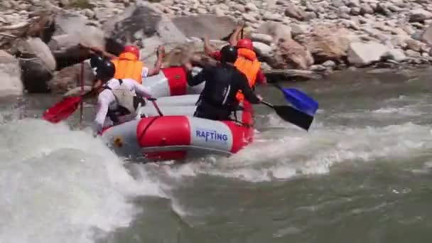Altı kişi beyaz su rafting, Grup - Video, Çekim